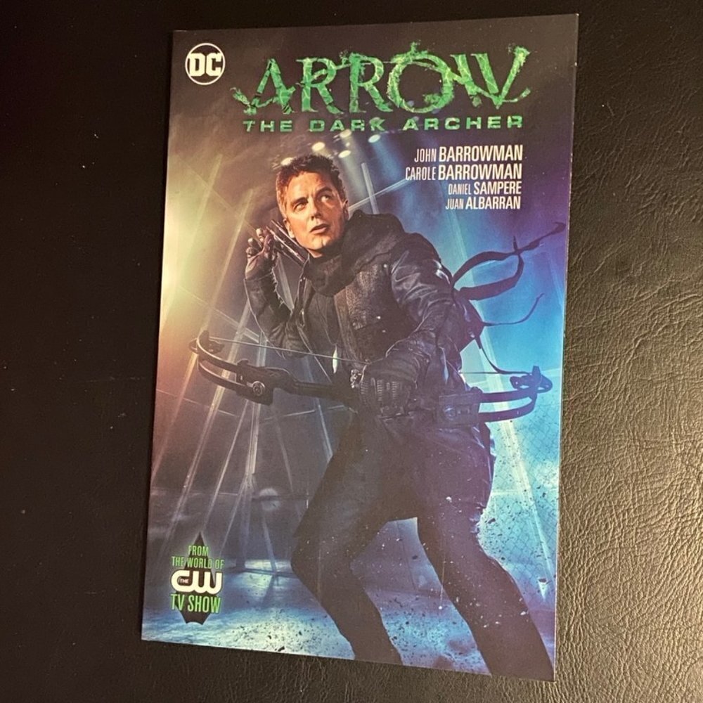 DC Comics Arrow - The Dark Archer Graphic Novel - Brand new!